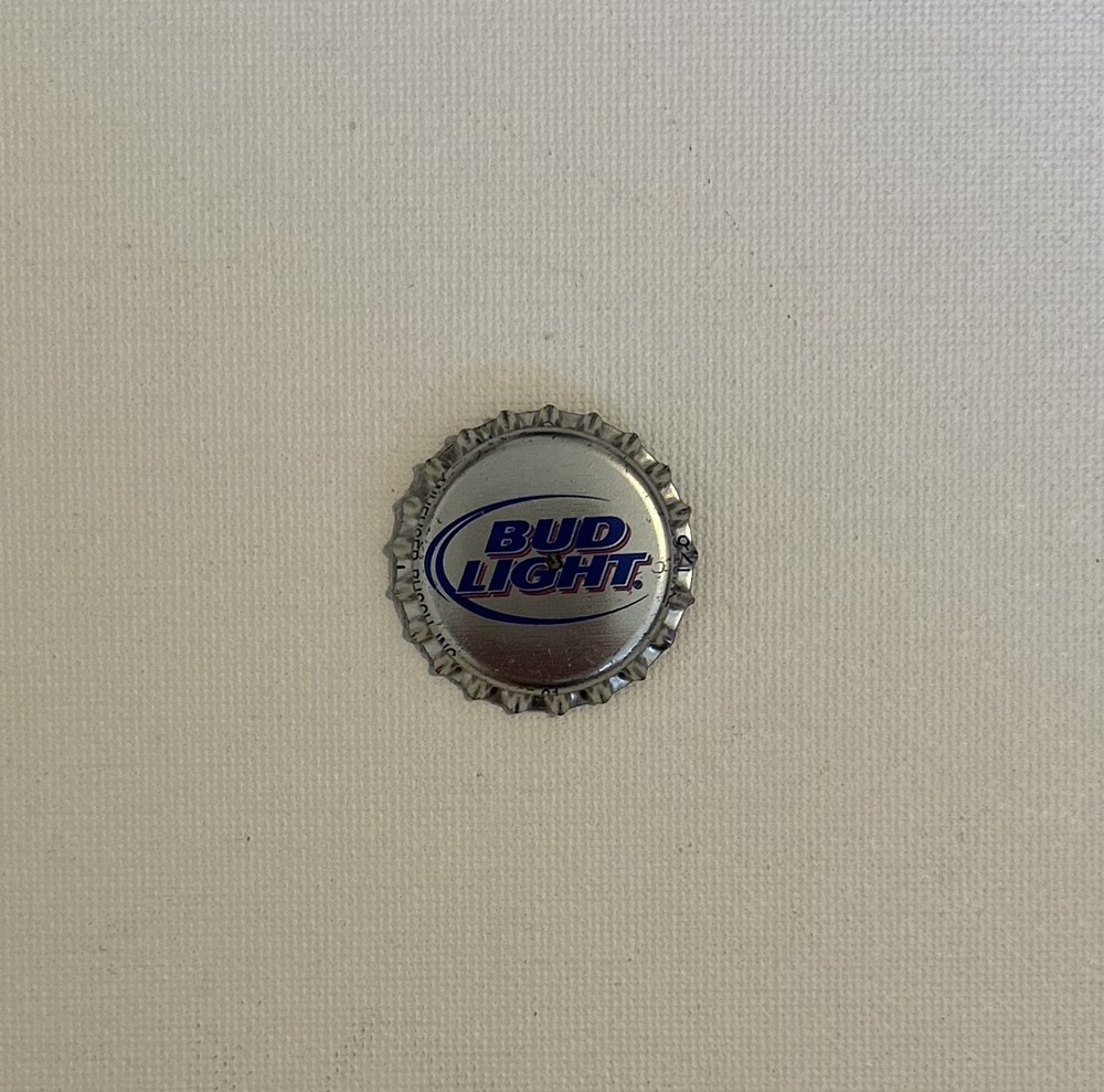 BUD LIGHT BEER  FLASHING BOTTLE CAP PIN