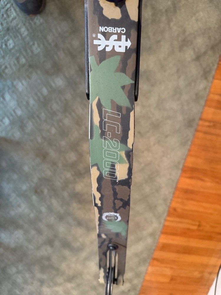 PSE LC 2000 Carbon Elite Compound bow 50-60lb with lighted site