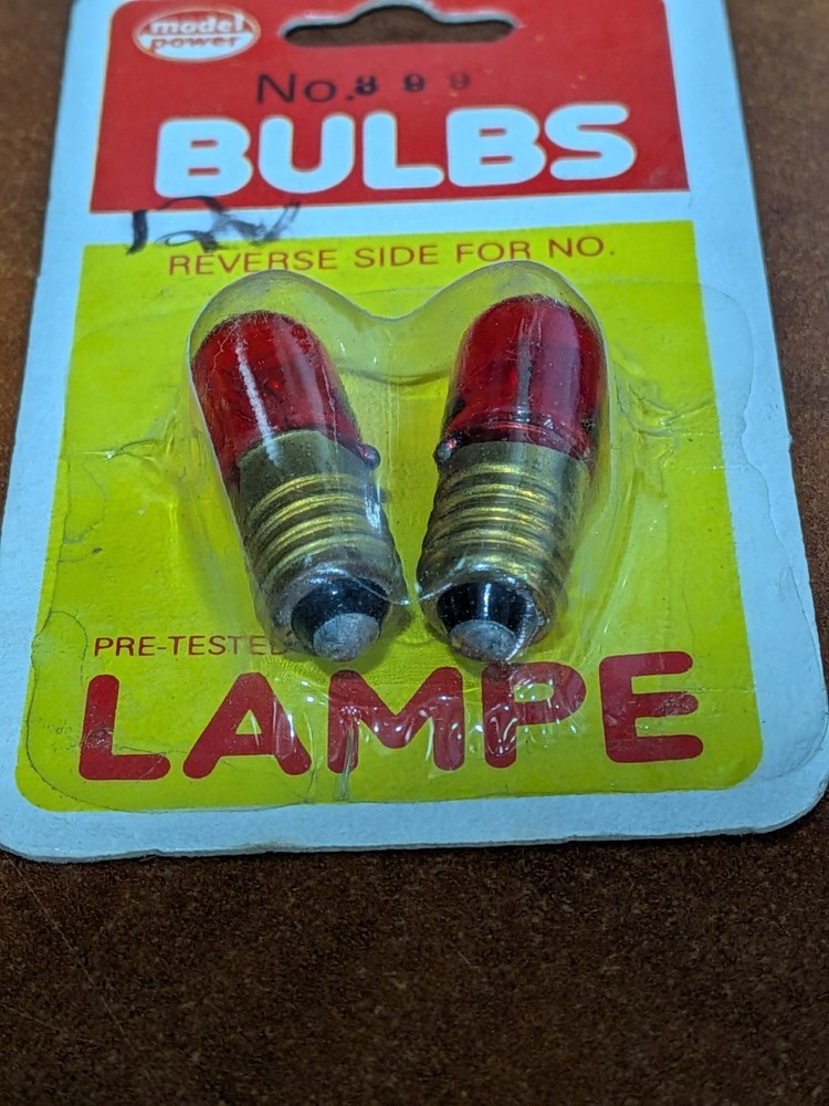 Model Power - Multi-Scale - #399 - 12V Screw In Type Lampe (Red) - NOS