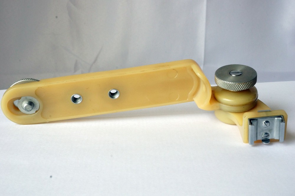 Leitz Wetzlar Leica CTOOM Camera Right Angle Adjustable Flash Bracket Plastic