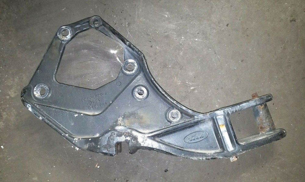 PETERBILT 387 SPRING HANGER 02-04020R