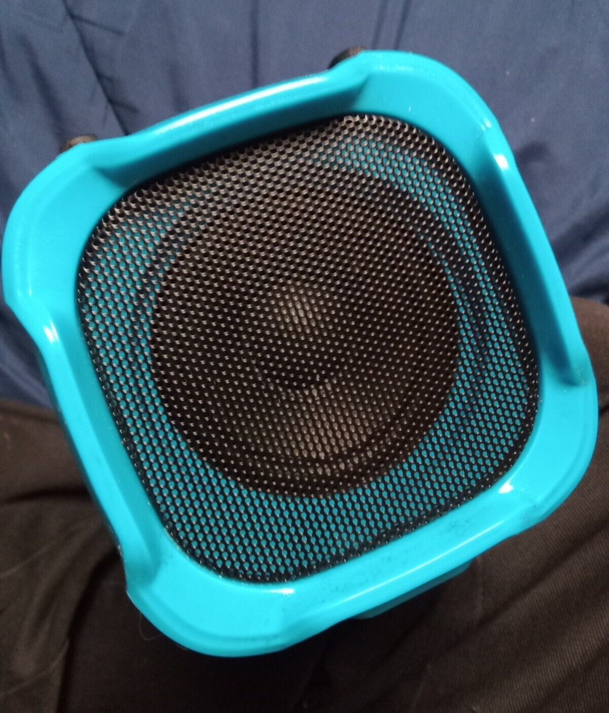 AXESS PERSONAL BlUETOOTH MEDIA SPEAKER RECHARGEABLE LITHIUM BATTERY MICRO SD