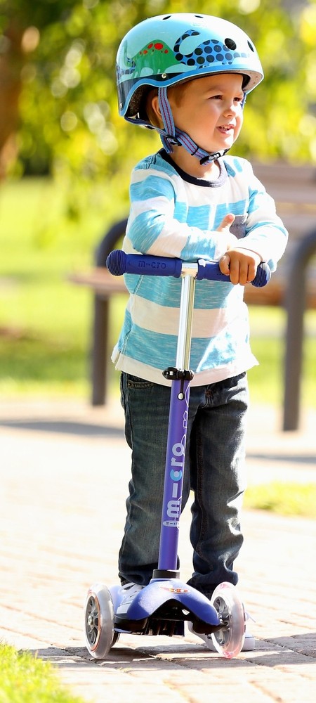 Micro Kickboard - Mini Deluxe - Three Wheeled, Lean-to-Steer Swiss-Designed M...