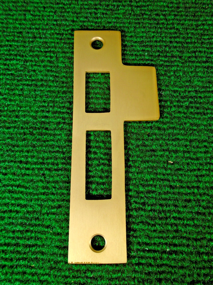 BRASS 5 1/2" ENTRY LOCK STRIKEPLATE - REVERSIBLE  (33131)