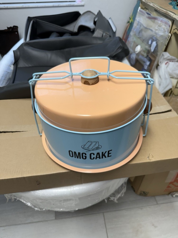 OMG Retro Cake Tin