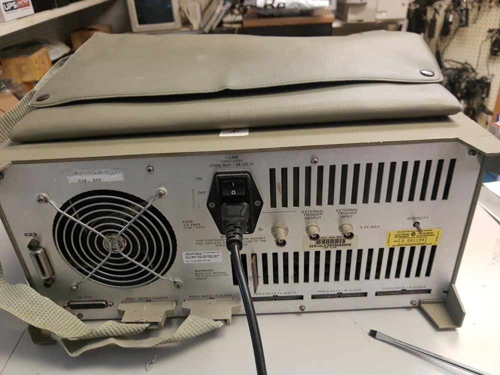 Hewlett Packard 1652B Logic Analyzer power on