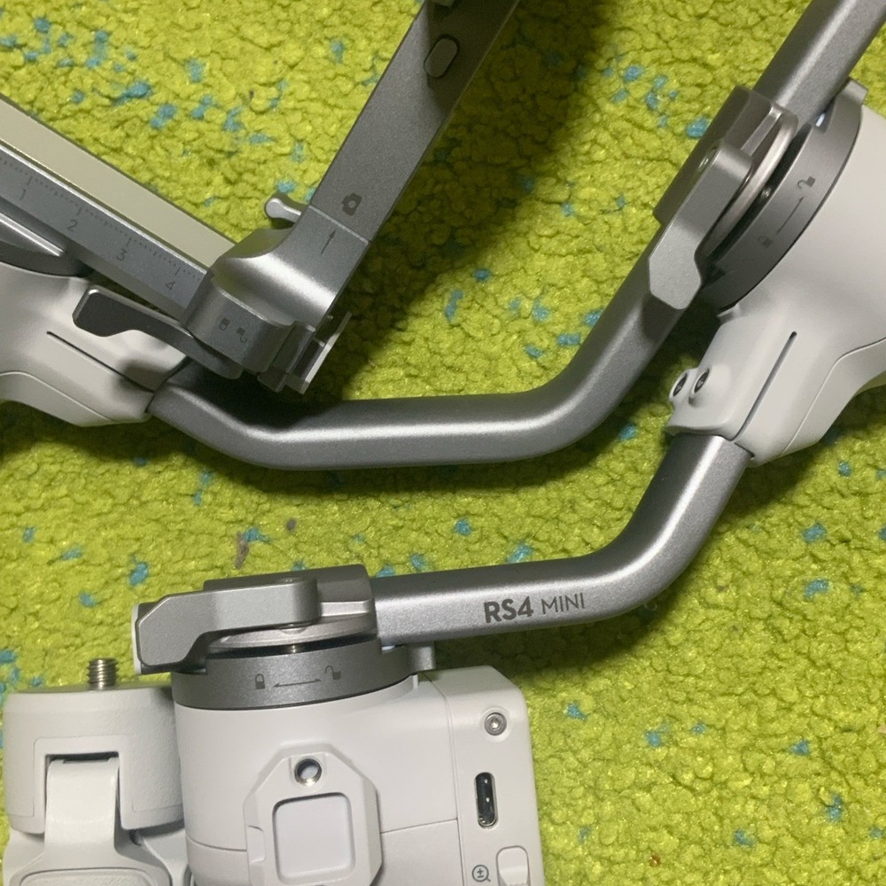 DJI RS 4 Mini Gimbal/Stabilizer, Gray