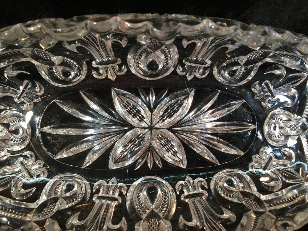 Clear Glass Folded Banana Dish