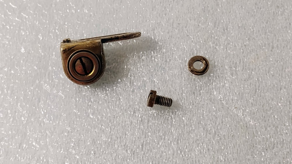 Singer 1939 Sewing machine 15-91 Lower Thread Guide