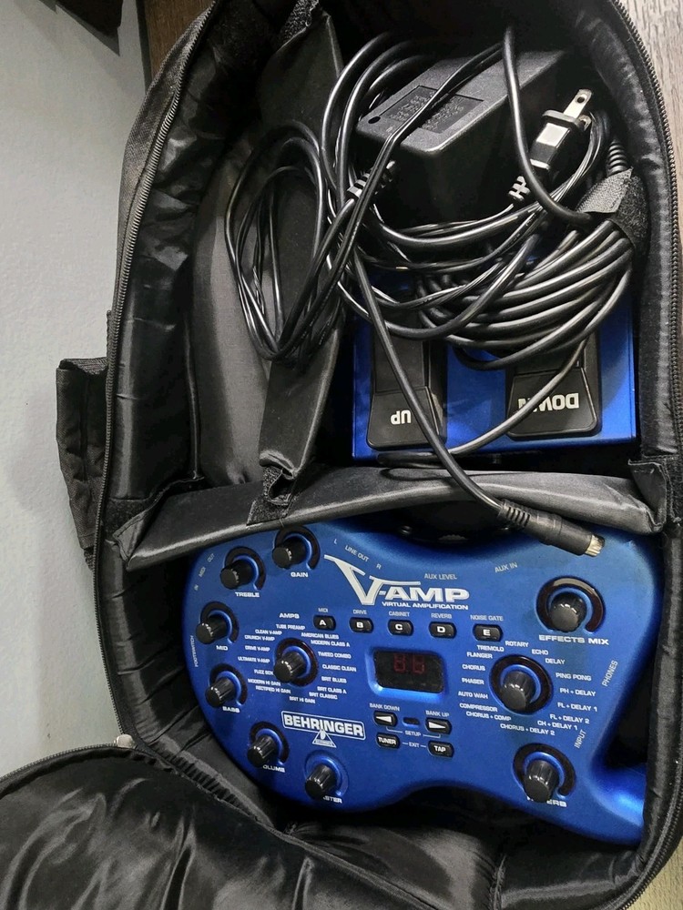 Behringer V-AMP 2 Guitar Amp Multi-Effects Processor Adapter Foot Switch And Bag