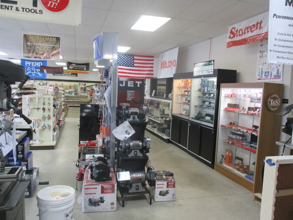 NEW Starrett 0-8" White Face Dial Caliper #3202-8