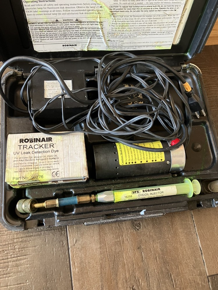 ROBINAIR TRACKER Ultraviolet Leak Detection System # 16250 With Case Hvac