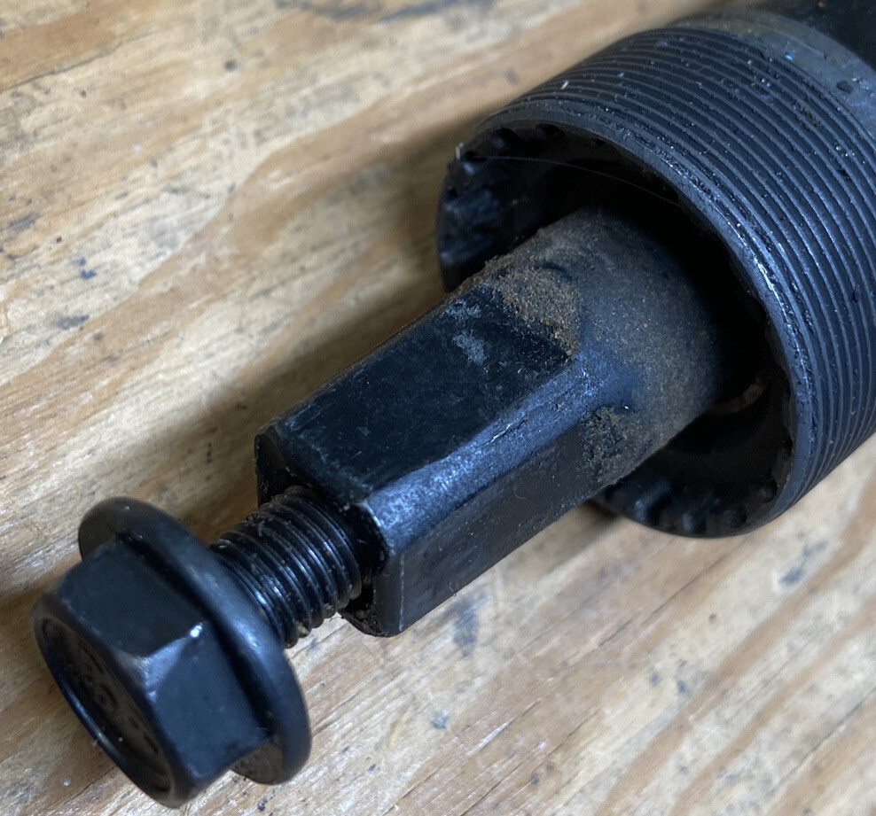 Sealed triple chainring bottom bracket