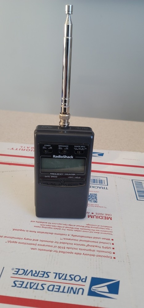 RADIO SHACK FREQUENCY COUNTER FOR CB AND HF TRANSCEIVER