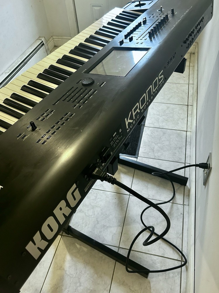 🎹 Korg Kronos Music Workstation Bundle w/ Stand & Case !!!