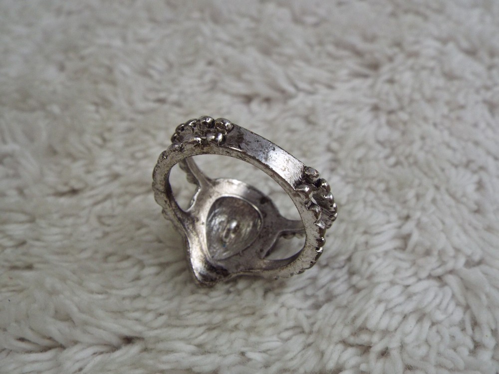 Silvertone Teardrop Ring ~ Size 8.5 (B30)