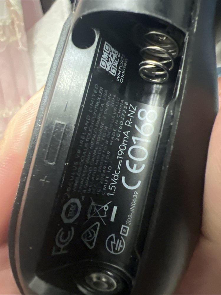 Meta Oculus Rift CV1 Touch Controllers RIGHT - Tested And Working