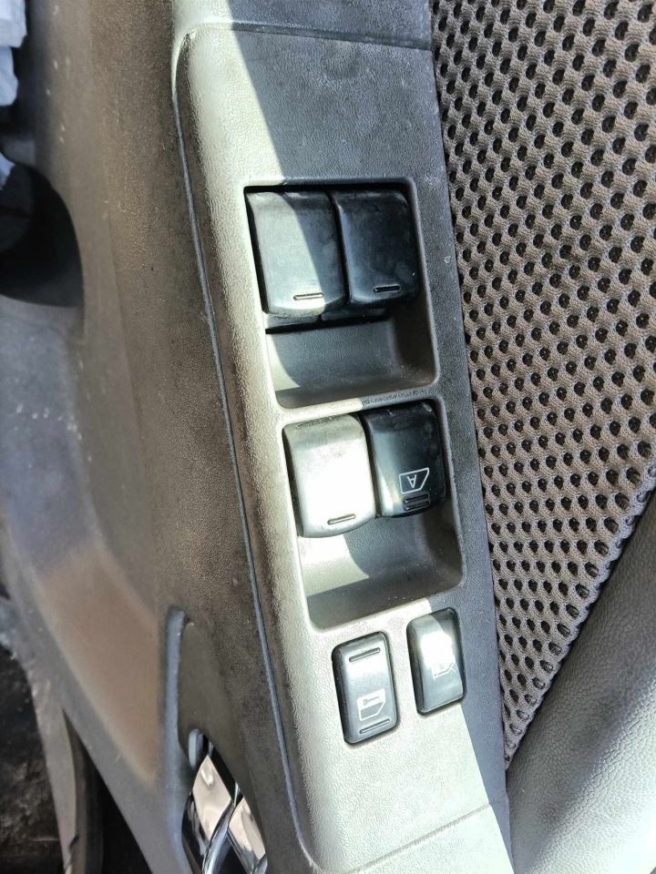 FRONTIER 2006 Fuse Box Cabin 6704