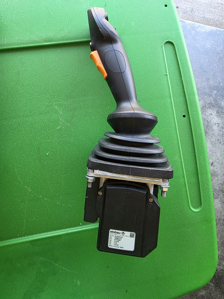 AT539205: Steering Joystick Electrohydraulic Controller