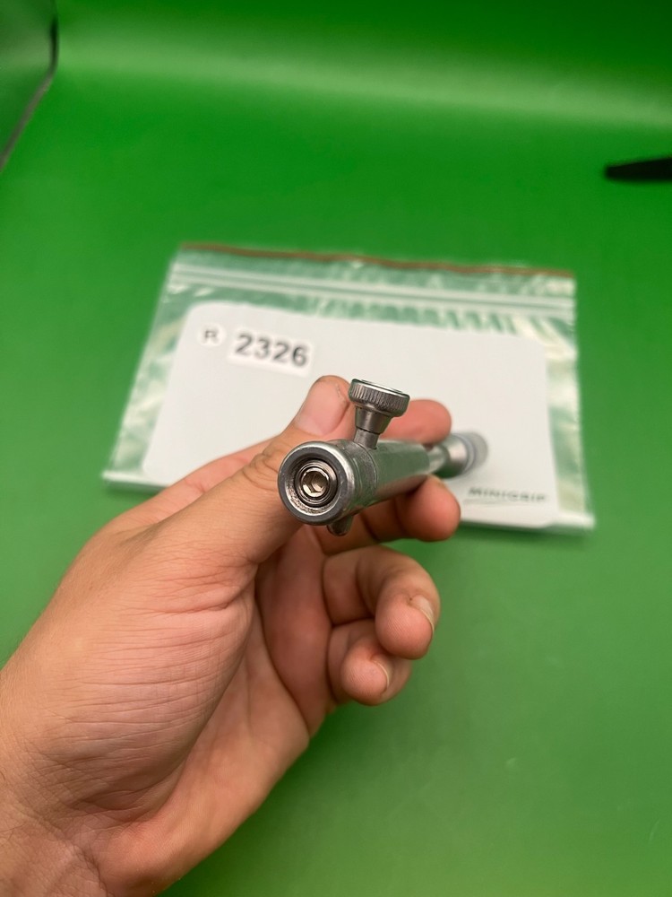 Autococker Bolt