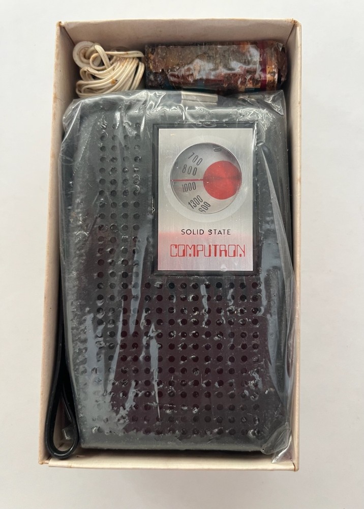 Vintage Computron Model #2601 Solid State Radio With Box