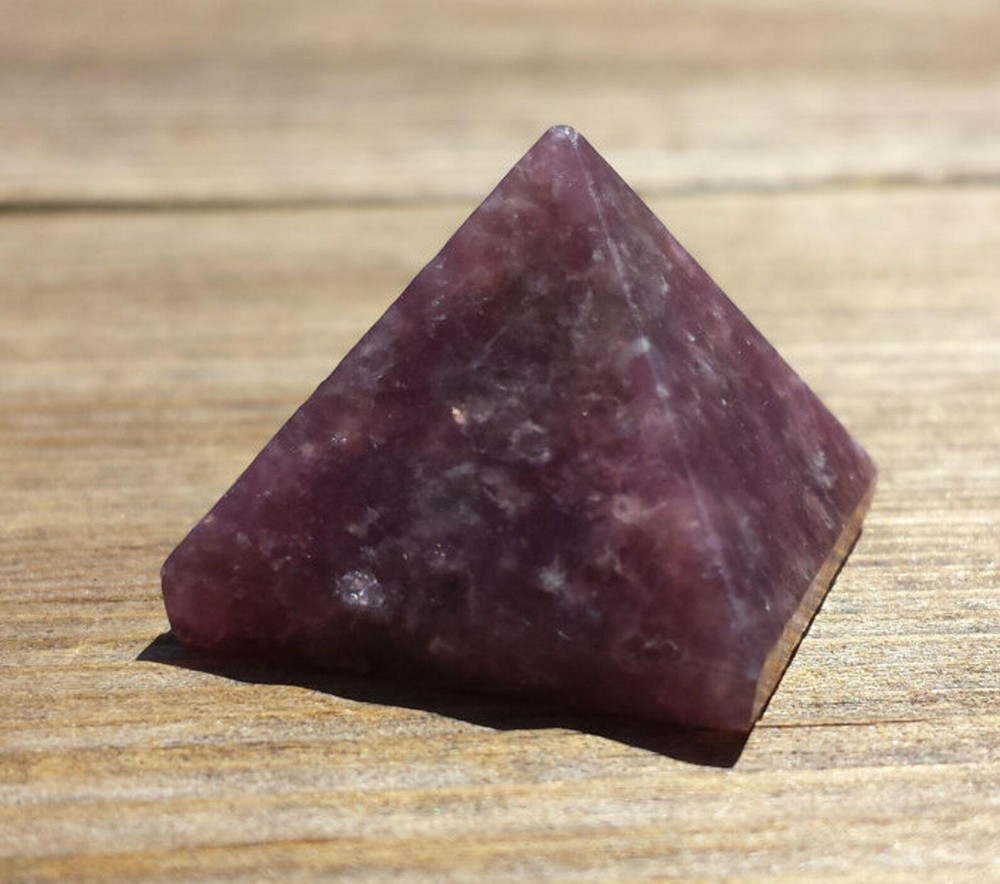 NATURAL LEPIDOLITE SMALL GEMSTONE PYRAMID 20-22mm