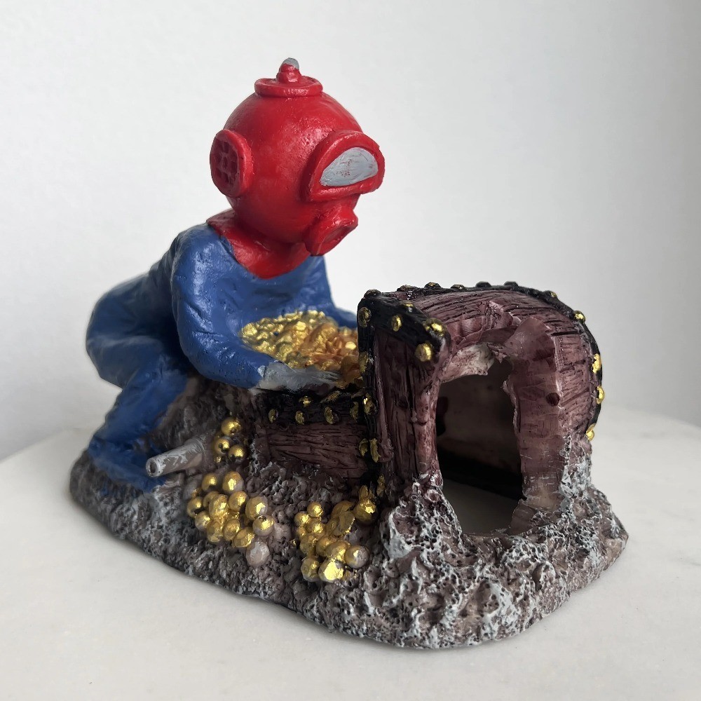 Gassy Diver Polyresin Aquarium Bubbling Ornament