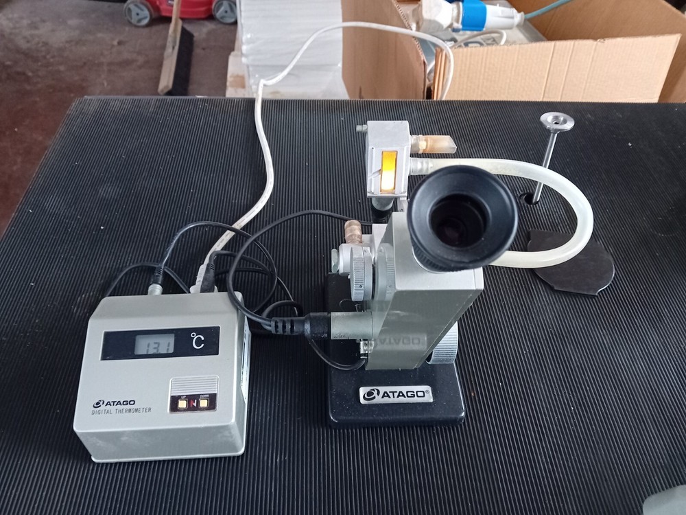 abbe ATAGO NAR-1T liquid refractometer