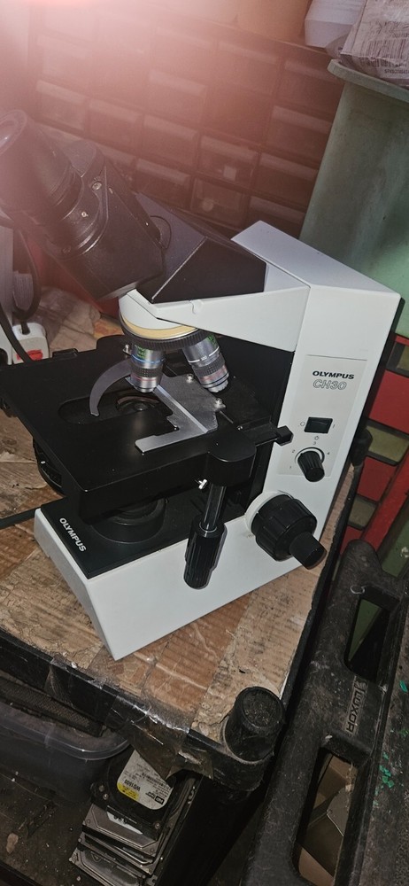 Olympus CH30 Binocular Microscope Made in Japan with 4 objectives Phase contrast