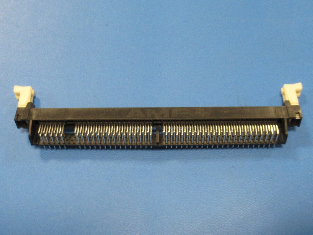(1) 2-390175-6 AMP TYCO 168 PIN POSITION RIGHT ANGLE SDRAM DIMM SOCKET w/ GUIDE