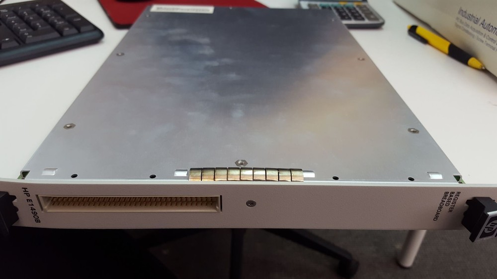HP E1490B Register-based VXI Breadboard HP 75000 Series C