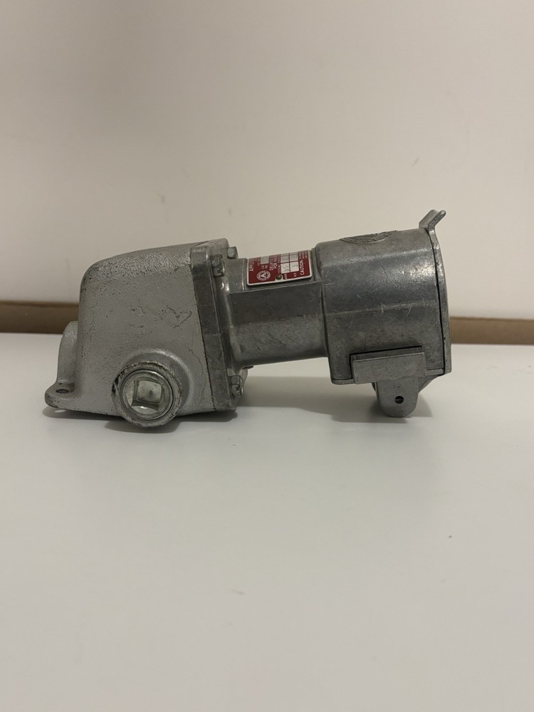 Appleton CES-3034 Delayed Action Receptacle