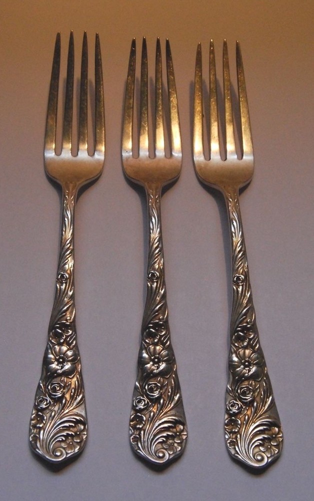FLORA BY REED & BARTON STERLING SILVER REGULAR FORK MONOGRAMED 7 1/4"  48 gr