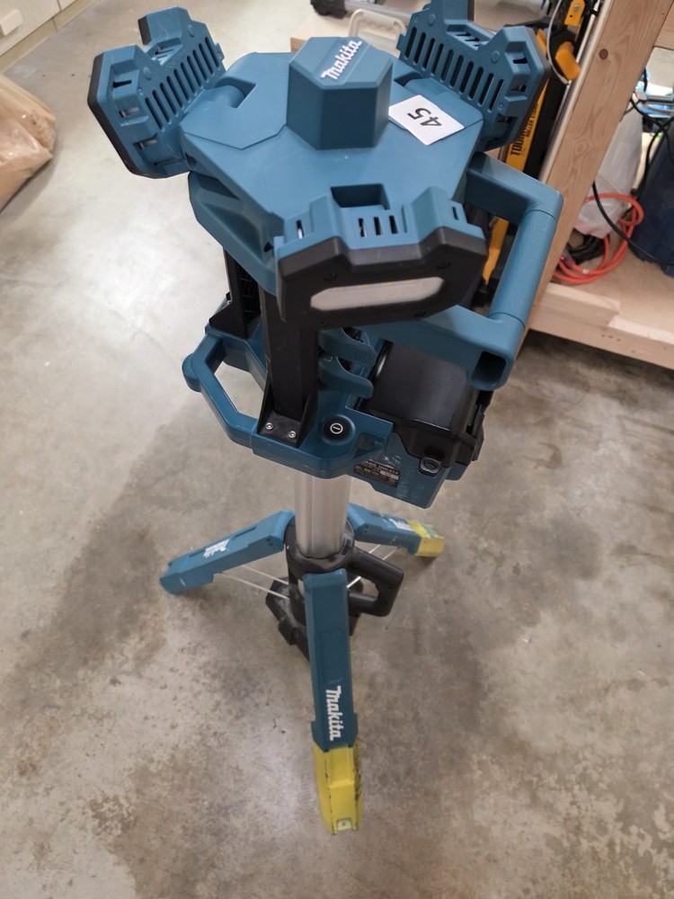 Makita DML814 Cordless LED Worklight Tripod