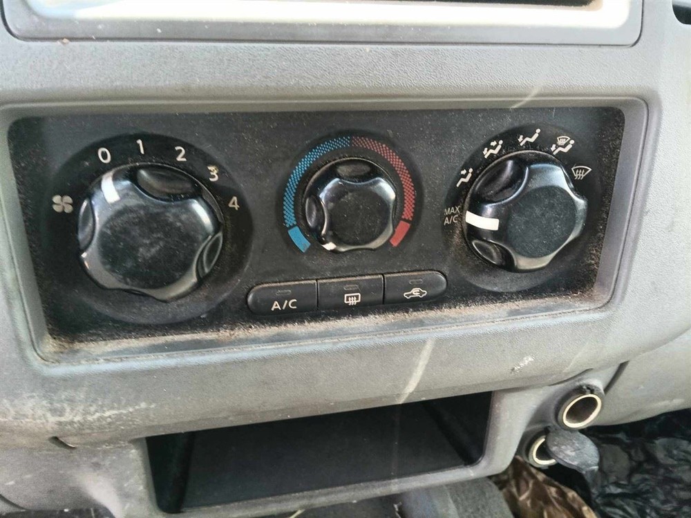 FRONTIER 2006 Fuse Box Cabin 6704