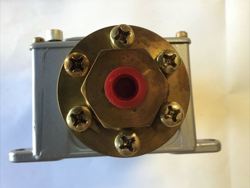 Custom Control Sensor Inc Pressure Switch 604GBW3-328