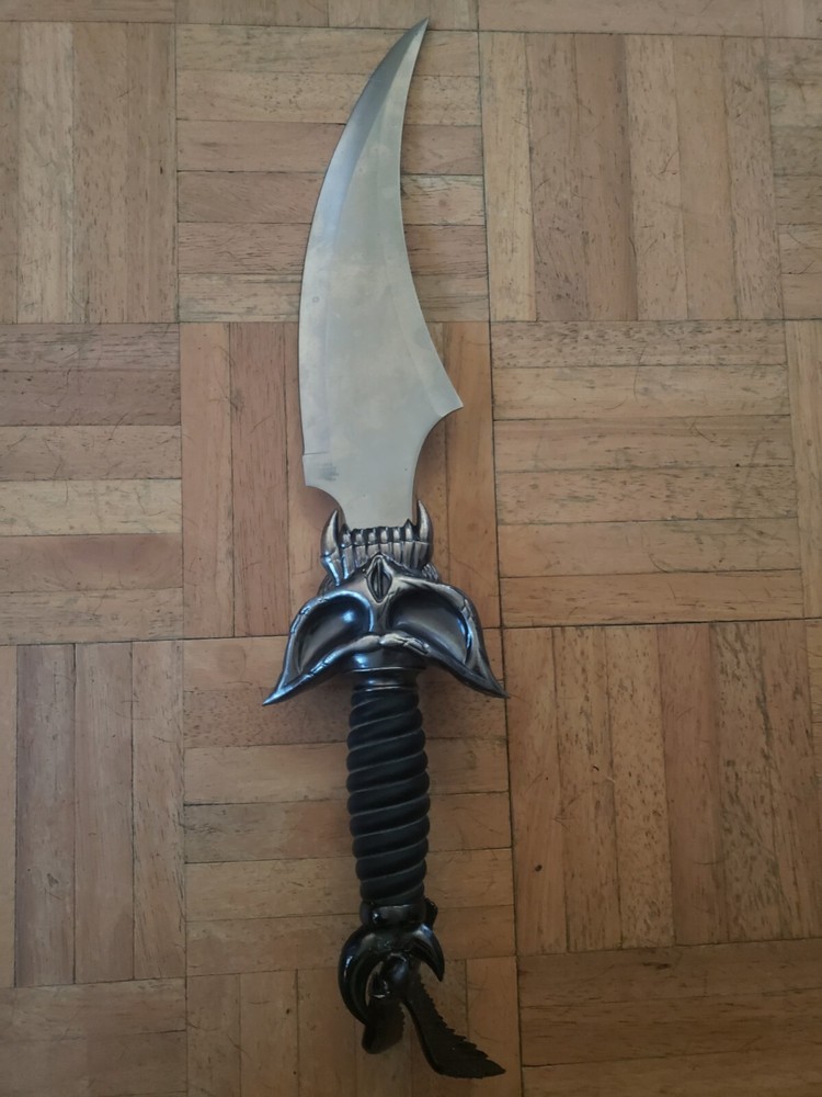 Skull Dagger
