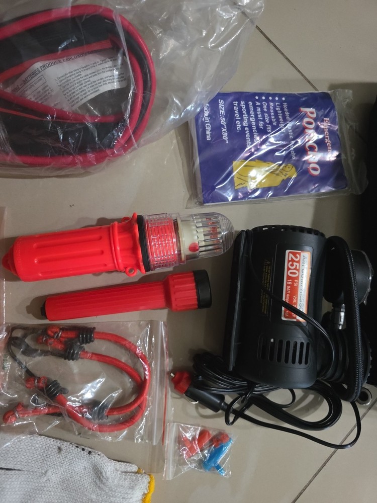 Basic Emergency Kit For Vehicles