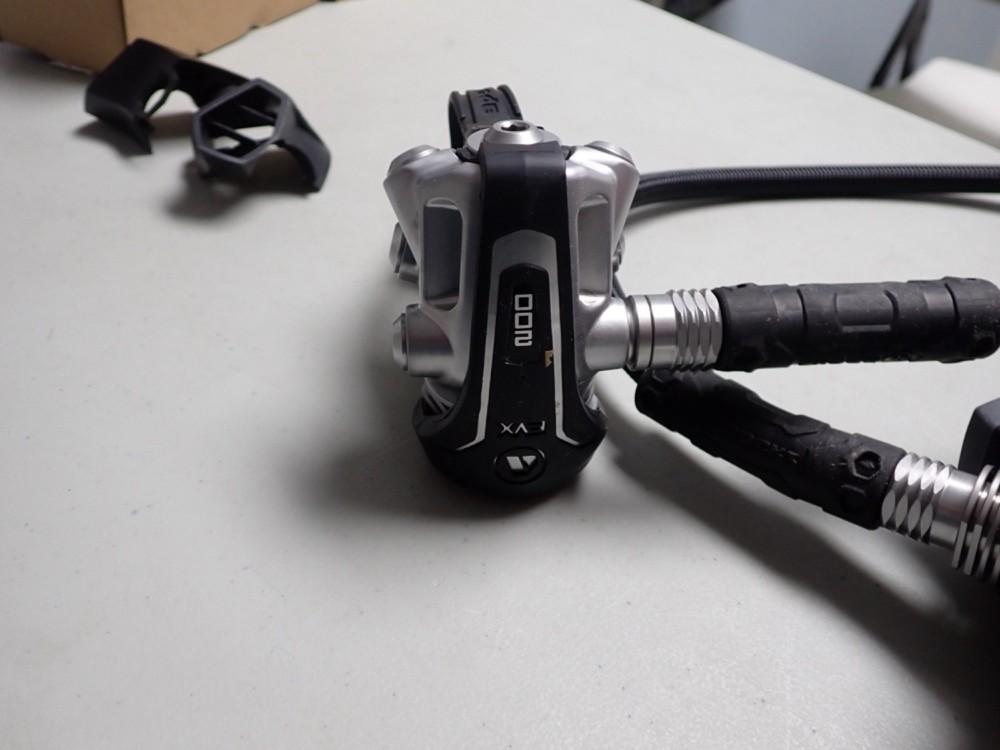 Apeks EVX 200 Regulator, Yoke