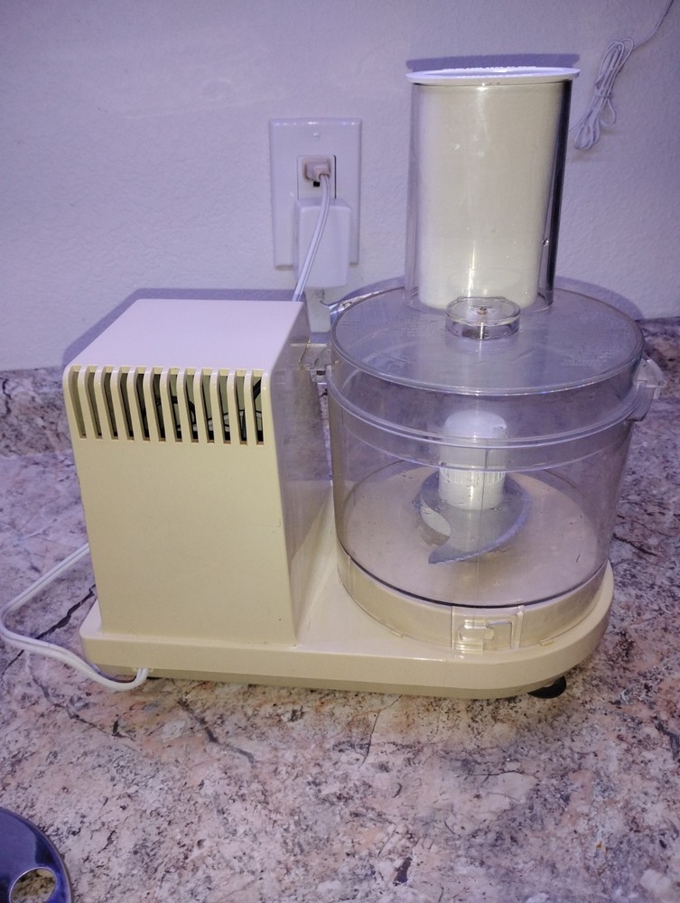 Hamilton Beach Food Processor Mod. 702R. Listed 917B