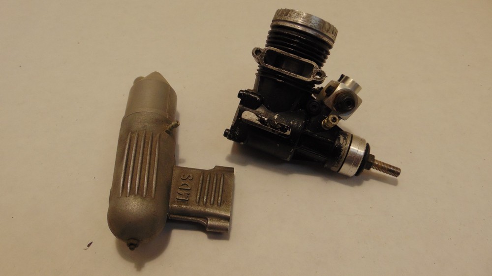 VINTAGE MDS .40 ENGINE w/MUFFLER