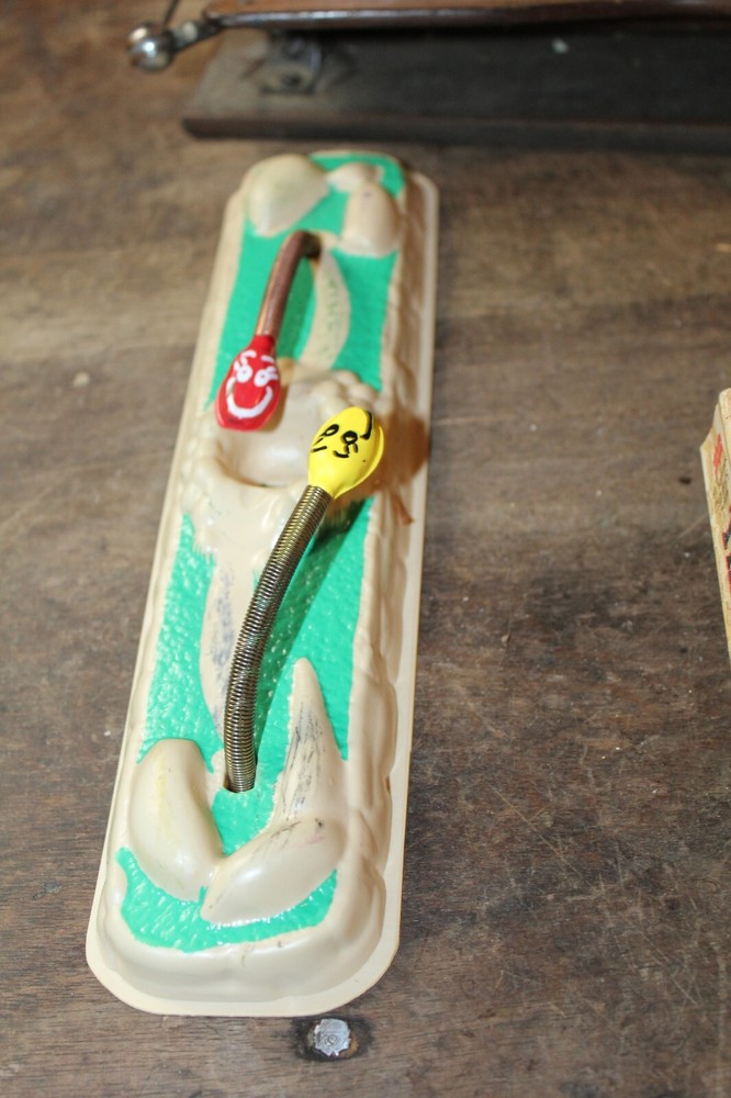 Vintage Sneaky Snakes Magnetic Game