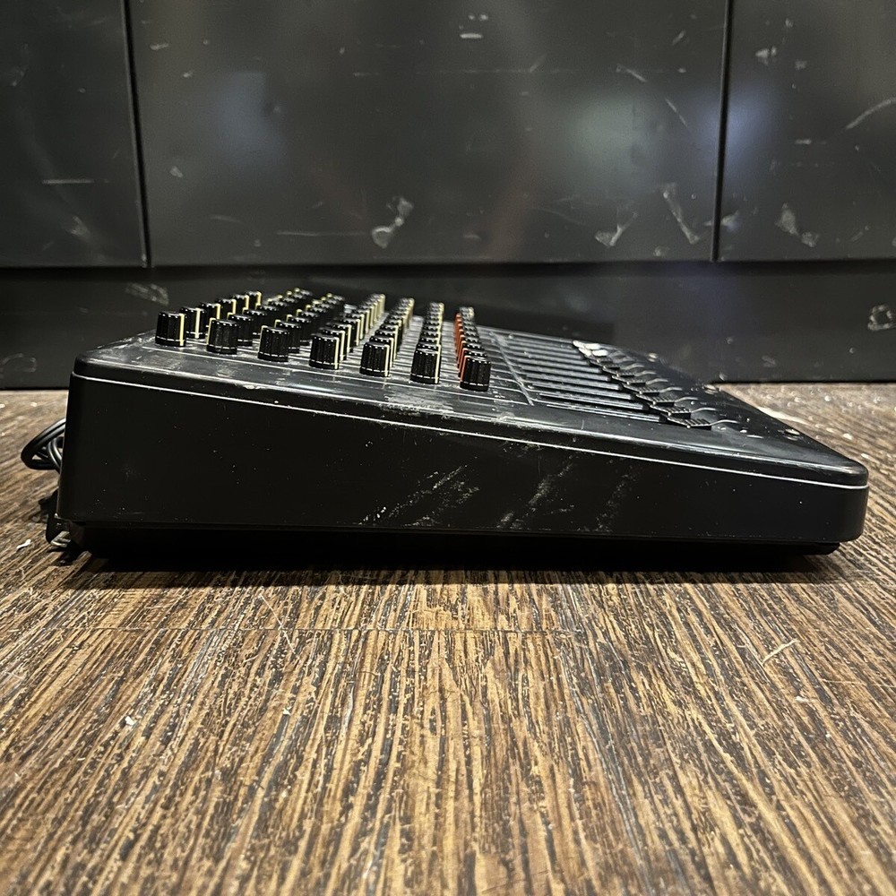 YAMAHA AM802 line mixer 8-2 PA system digital signal processor