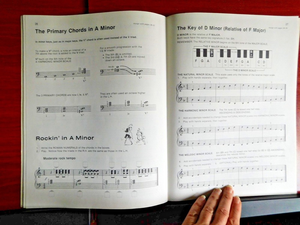 Alfred's Basic Piano Library - Piano Theory Book Level 3 - 1982 Instruction