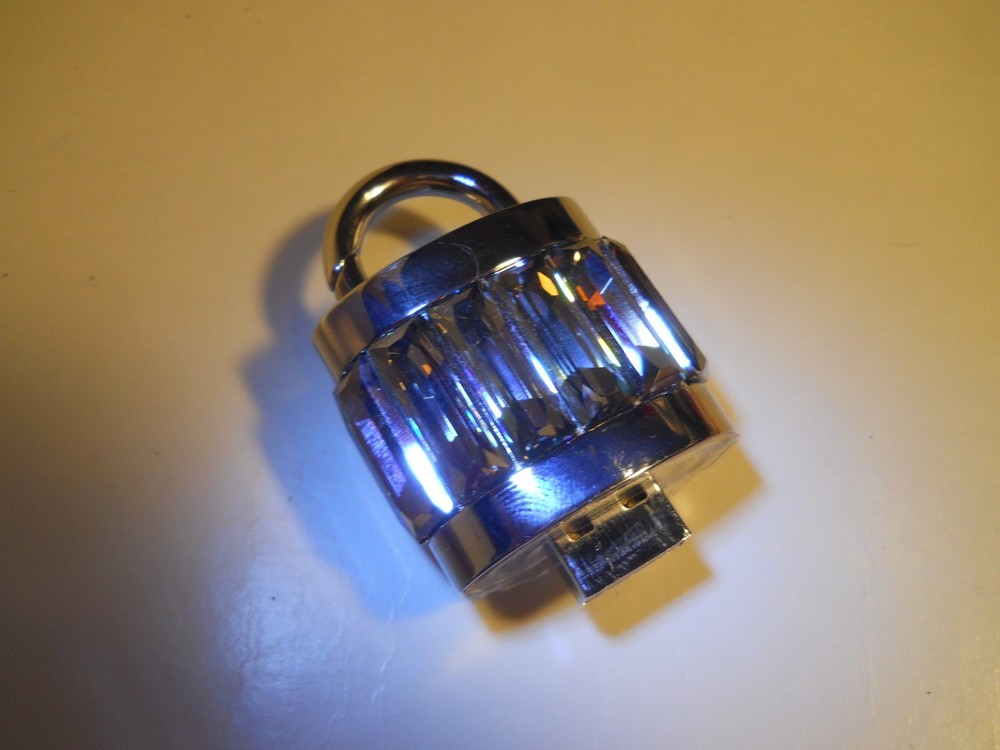 Swarovski® signed Active crystals Baguette 1GB USB 2.0 Memory Key Philips Lock