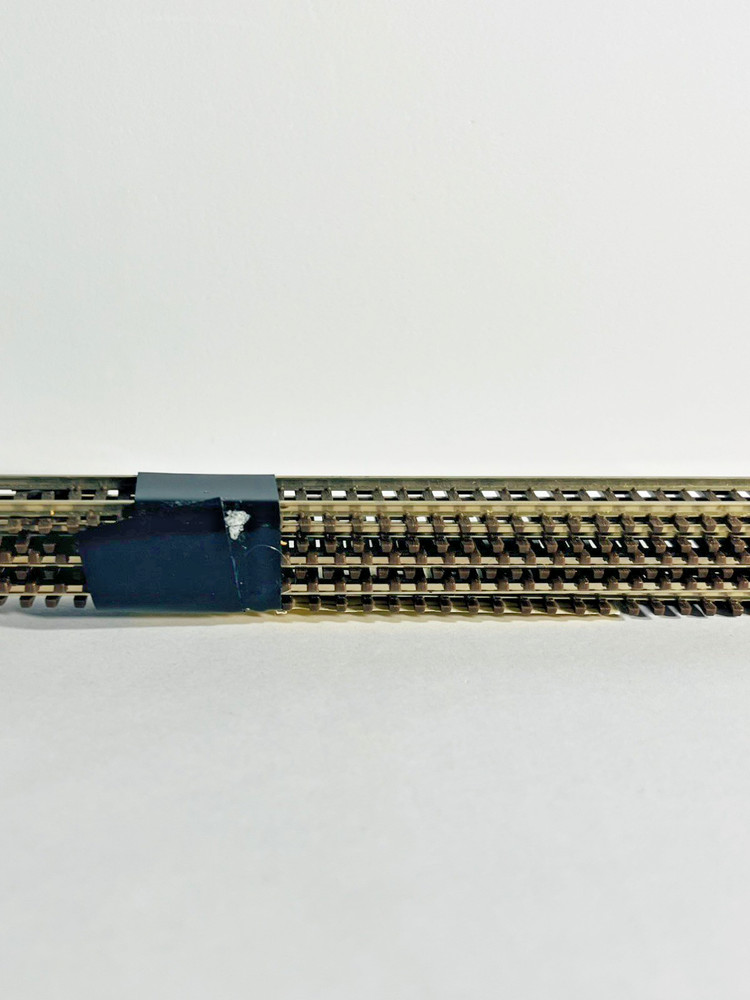 Micro Engineering N Scale, Code 70 Non-Weathered Track. 6 Pack, 10-122