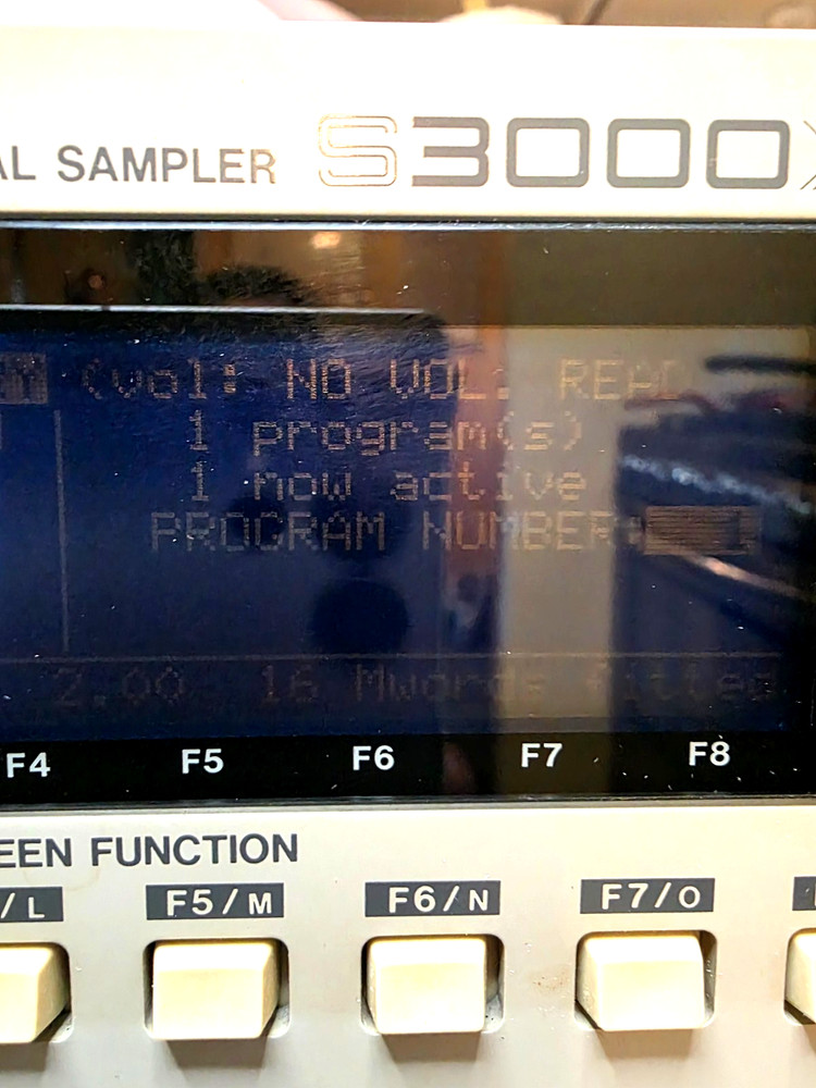 AKAI S3000XL Sampler Rackmount Vintage