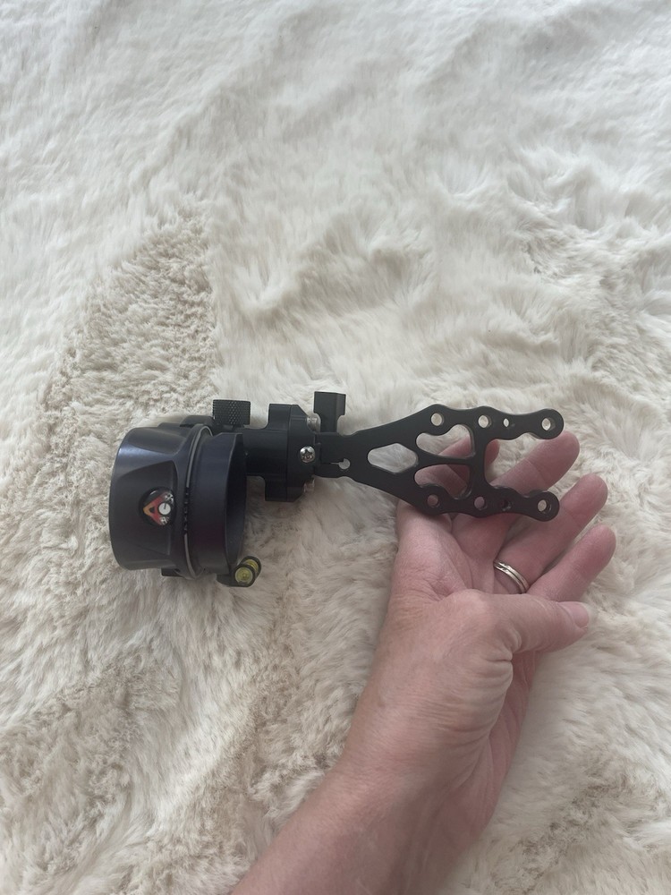 Axcel 5-Pin Fixed Pin Archery Sight Adjustable Compound Bow Black