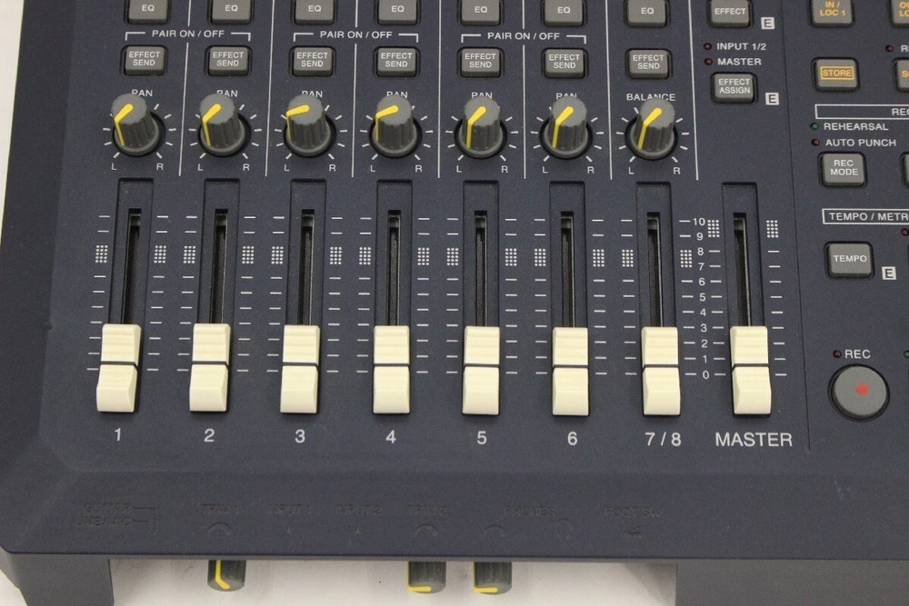 KORG D8 DEGITAL RECORDING STUDIO multitrack recorder