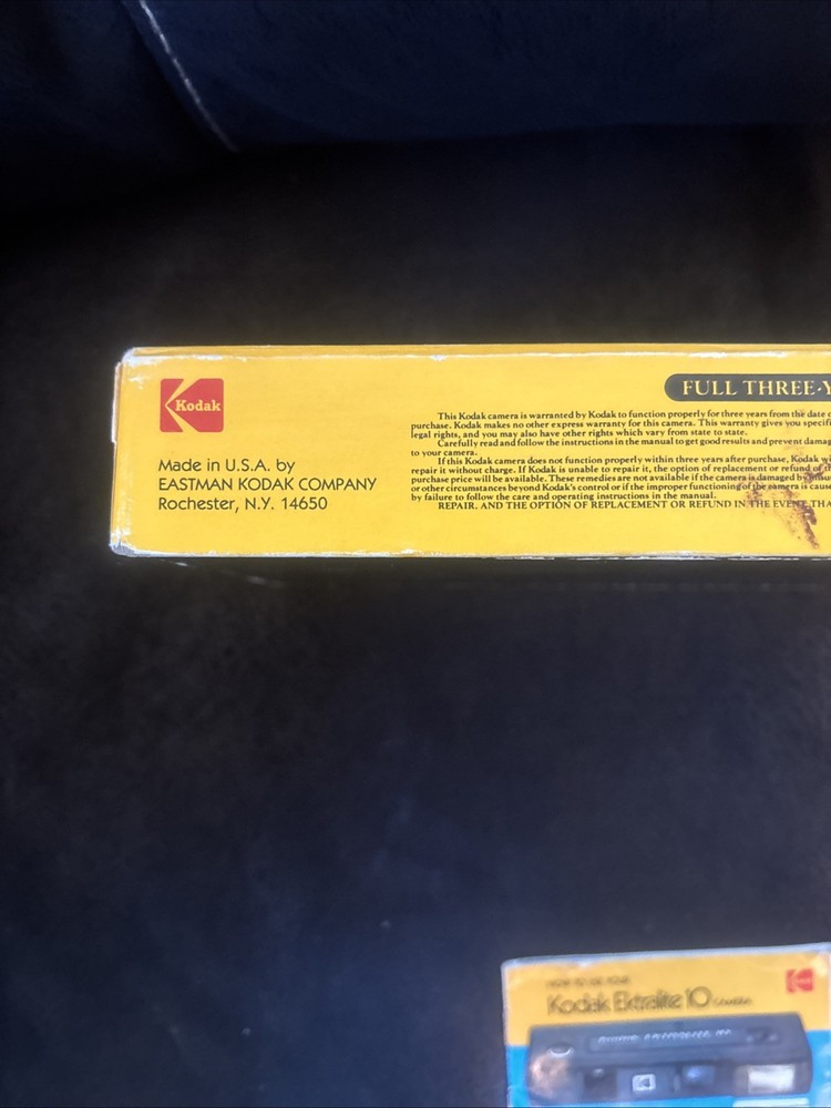 Kodak Ektralite 10 Camera w/Built In Flash, Box & Owners Manual Untested